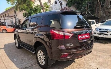 Isuzu MU-X, 2024 год, 2 740 000 рублей, 6 фотография