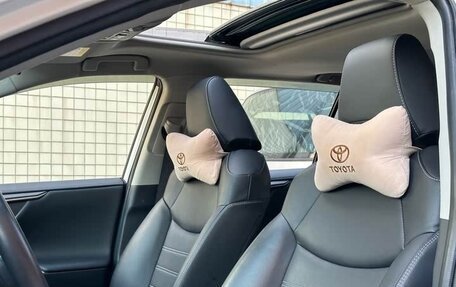 Toyota RAV4, 2022 год, 3 100 999 рублей, 11 фотография