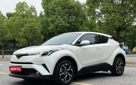 Toyota C-HR I рестайлинг, 2021 год, 1 720 000 рублей, 1 фотография