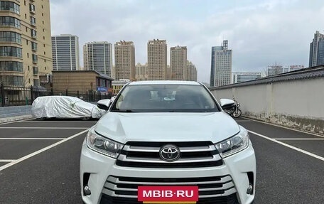 Toyota Highlander III, 2021 год, 2 650 000 рублей, 2 фотография