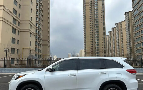 Toyota Highlander III, 2021 год, 2 650 000 рублей, 15 фотография