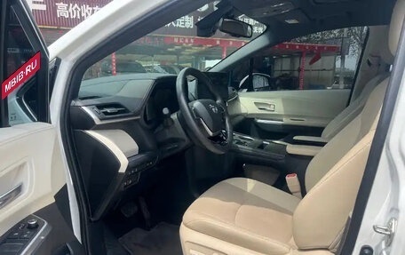 Toyota Sienna, 2022 год, 3 900 000 рублей, 8 фотография