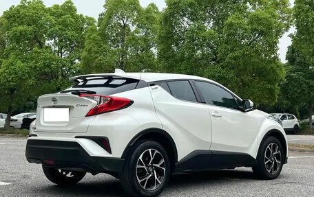 Toyota C-HR I рестайлинг, 2021 год, 1 720 000 рублей, 5 фотография