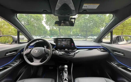 Toyota C-HR I рестайлинг, 2021 год, 1 720 000 рублей, 7 фотография