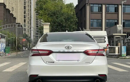 Toyota Camry, 2021 год, 1 980 000 рублей, 10 фотография