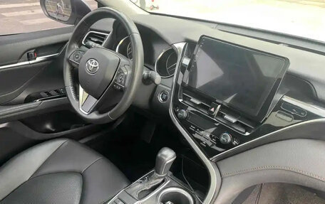 Toyota Camry, 2021 год, 1 980 000 рублей, 6 фотография