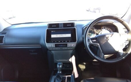 Toyota Land Cruiser Prado 150 рестайлинг 2, 2019 год, 3 920 000 рублей, 3 фотография