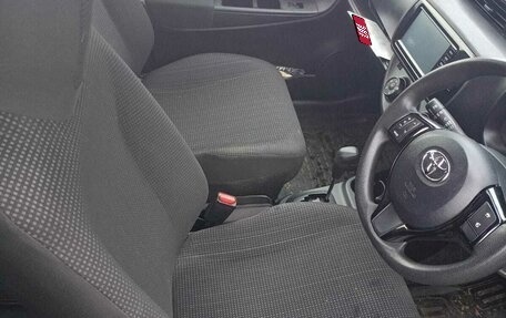 Toyota Vitz, 2018 год, 950 000 рублей, 2 фотография