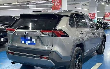 Toyota RAV4, 2021 год, 2 530 000 рублей, 8 фотография