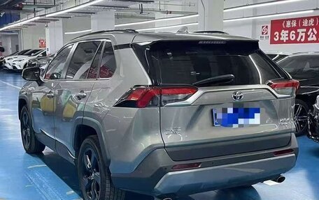 Toyota RAV4, 2021 год, 2 530 000 рублей, 6 фотография