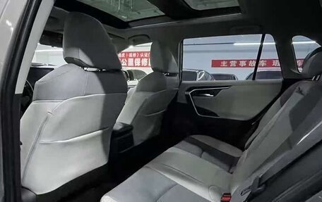 Toyota RAV4, 2021 год, 2 530 000 рублей, 7 фотография