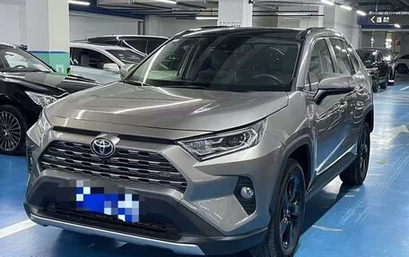 Toyota RAV4, 2021 год, 2 530 000 рублей, 9 фотография