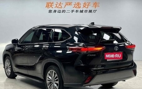 Toyota Highlander, 2021 год, 3 396 443 рублей, 4 фотография