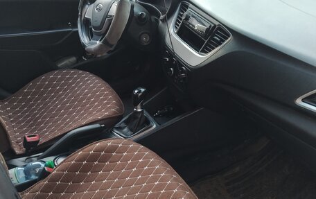 Hyundai Solaris II рестайлинг, 2018 год, 1 100 000 рублей, 7 фотография