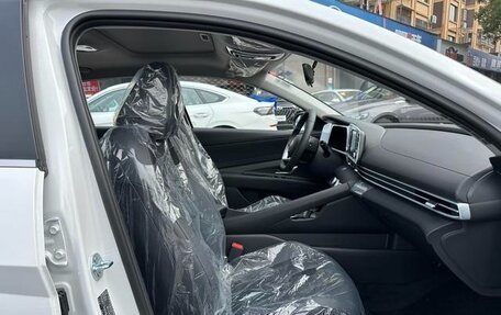 Hyundai Elantra, 2025 год, 1 640 000 рублей, 8 фотография