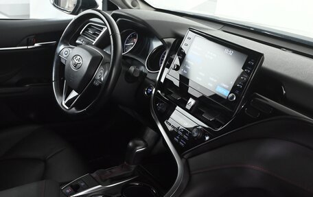 Toyota Camry, 2021 год, 3 350 000 рублей, 12 фотография