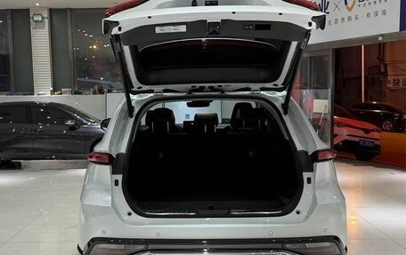 Toyota Venza, 2022 год, 3 250 000 рублей, 5 фотография