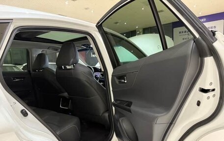 Toyota Venza, 2022 год, 3 250 000 рублей, 21 фотография