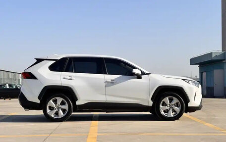 Toyota RAV4, 2021 год, 2 257 000 рублей, 4 фотография