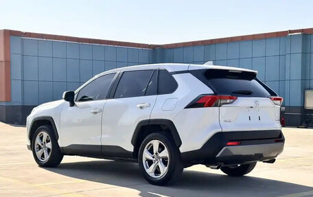 Toyota RAV4, 2021 год, 2 257 000 рублей, 6 фотография