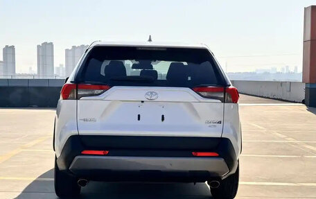 Toyota RAV4, 2021 год, 2 257 000 рублей, 5 фотография