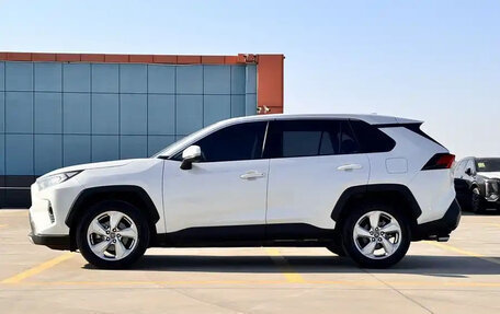 Toyota RAV4, 2021 год, 2 257 000 рублей, 3 фотография