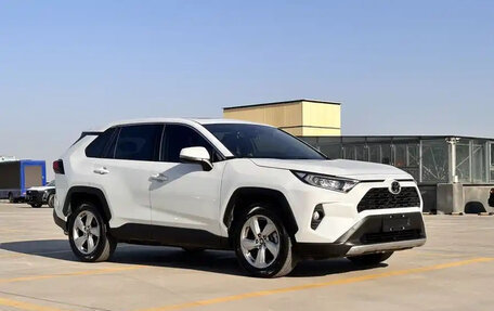 Toyota RAV4, 2021 год, 2 257 000 рублей, 2 фотография