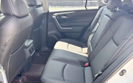 Toyota RAV4, 2021 год, 2 257 000 рублей, 13 фотография