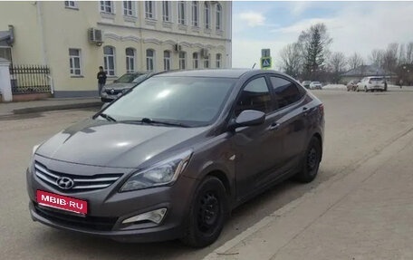 Hyundai Solaris II рестайлинг, 2015 год, 1 060 000 рублей, 1 фотография