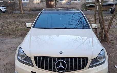 Mercedes-Benz C-Класс, 2011 год, 1 075 000 рублей, 2 фотография