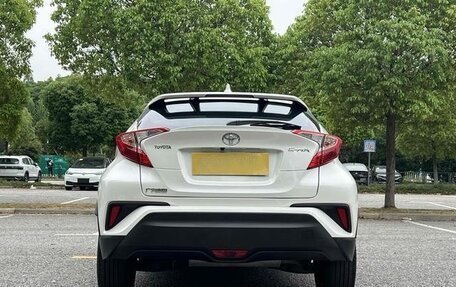 Toyota C-HR I рестайлинг, 2021 год, 1 720 600 рублей, 4 фотография