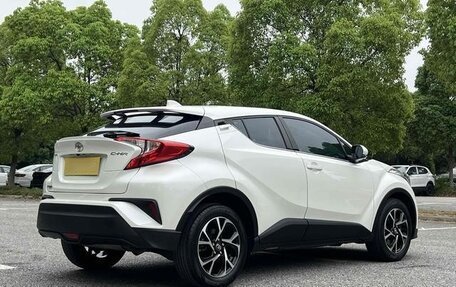 Toyota C-HR I рестайлинг, 2021 год, 1 720 600 рублей, 5 фотография