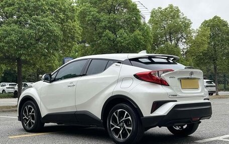 Toyota C-HR I рестайлинг, 2021 год, 1 720 600 рублей, 3 фотография