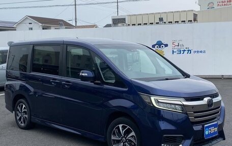 Honda Stepwgn IV, 2018 год, 1 690 000 рублей, 4 фотография