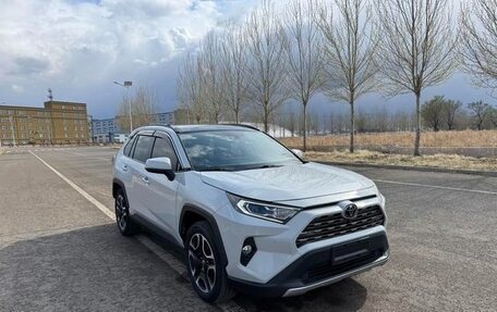 Toyota RAV4, 2021 год, 2 385 000 рублей, 3 фотография