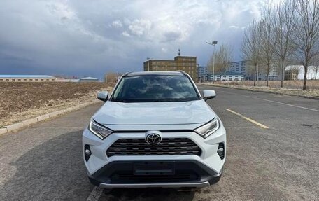 Toyota RAV4, 2021 год, 2 385 000 рублей, 2 фотография
