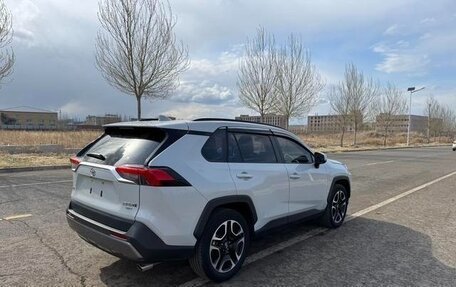 Toyota RAV4, 2021 год, 2 385 000 рублей, 4 фотография