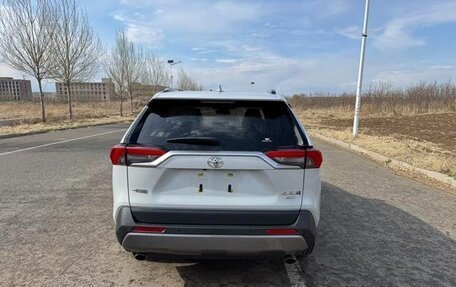 Toyota RAV4, 2021 год, 2 385 000 рублей, 5 фотография