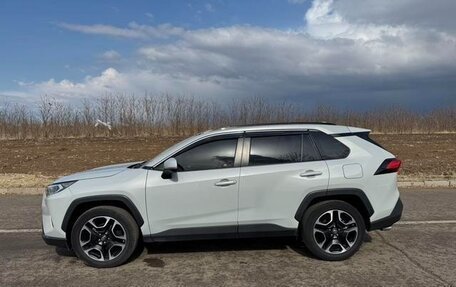 Toyota RAV4, 2021 год, 2 385 000 рублей, 7 фотография