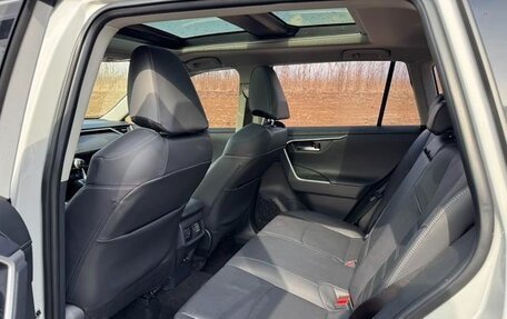 Toyota RAV4, 2021 год, 2 385 000 рублей, 14 фотография