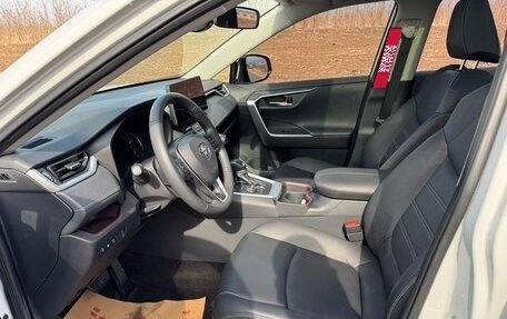 Toyota RAV4, 2021 год, 2 385 000 рублей, 8 фотография