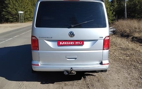 Volkswagen Caravelle T6 рестайлинг, 2015 год, 2 490 000 рублей, 4 фотография