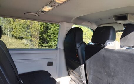 Volkswagen Caravelle T6 рестайлинг, 2015 год, 2 490 000 рублей, 10 фотография