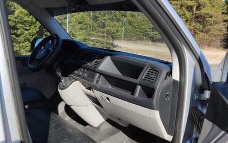 Volkswagen Caravelle T6 рестайлинг, 2015 год, 2 490 000 рублей, 9 фотография