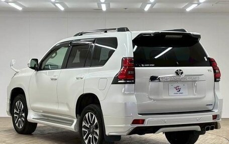 Toyota Land Cruiser Prado 150 рестайлинг 2, 2022 год, 3 700 000 рублей, 4 фотография