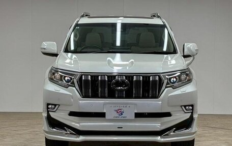 Toyota Land Cruiser Prado 150 рестайлинг 2, 2022 год, 3 700 000 рублей, 5 фотография