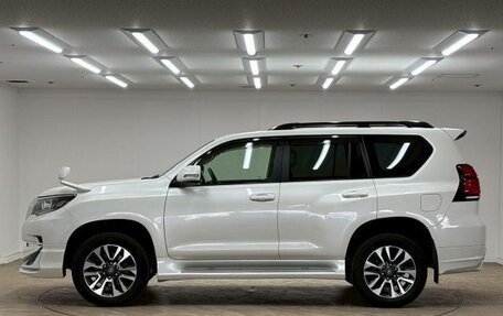 Toyota Land Cruiser Prado 150 рестайлинг 2, 2022 год, 3 700 000 рублей, 8 фотография