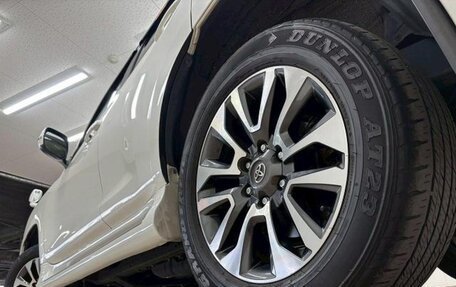 Toyota Land Cruiser Prado 150 рестайлинг 2, 2022 год, 3 700 000 рублей, 10 фотография