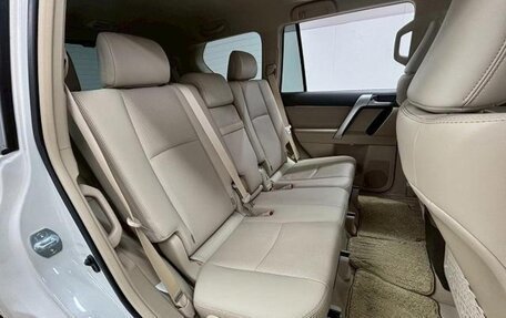 Toyota Land Cruiser Prado 150 рестайлинг 2, 2022 год, 3 700 000 рублей, 14 фотография