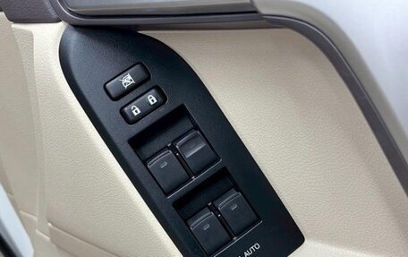 Toyota Land Cruiser Prado 150 рестайлинг 2, 2022 год, 3 700 000 рублей, 27 фотография